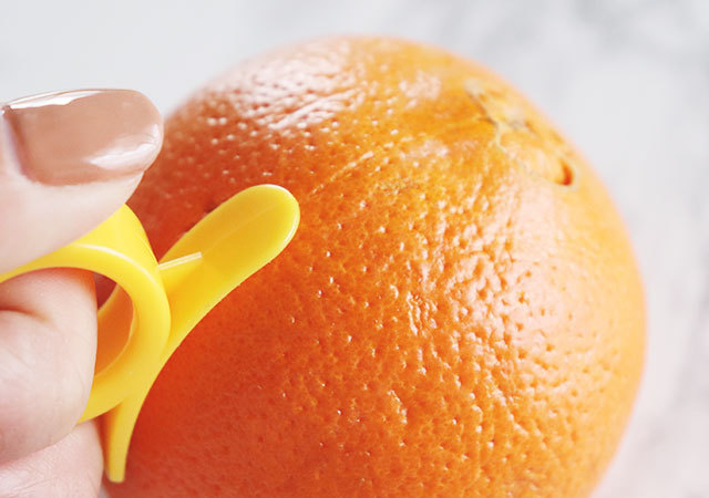 ダイソーで売ってるコレ…知ってる?硬い皮がすい~っと切れる♡アレ専用キッチングッズ