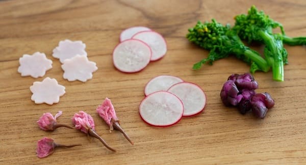 桜と春の食材で簡単なのに豪華に見える♡気分だけでも味わいたい!今年のお花見弁当