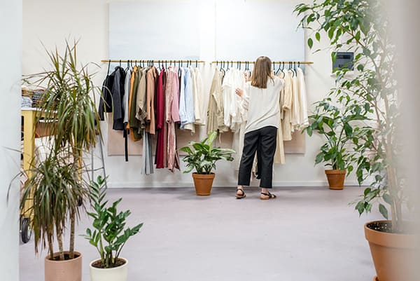 26歳のアパレル販売員、現年収250万円。キャリアアドバイザーが見る適正年収&収入アップ方法とは?