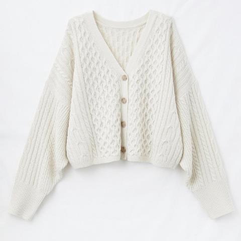 シンプルで着回し力抜群。しまむら×michillのコラボアイテムは急いでゲットが吉。