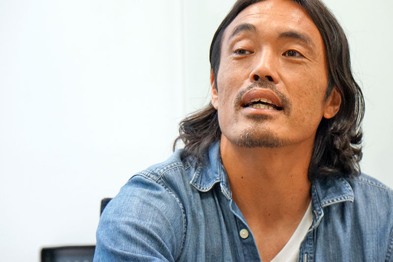安彦考真さん「本業、自分」 超ポジティブな年俸0円Jリーガー