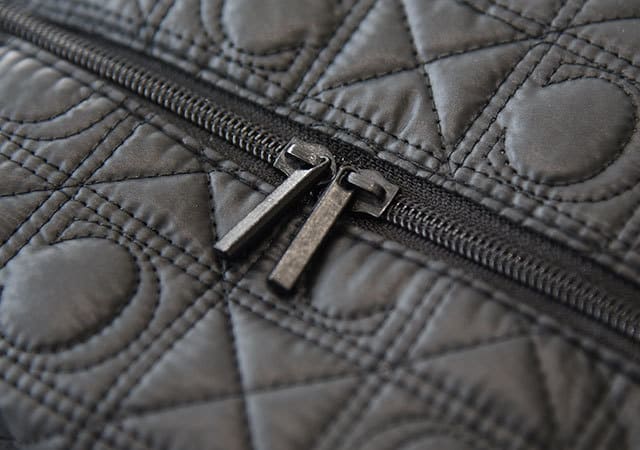 付録で手に入るのが奇跡…♡お店で買えば1万円越えレベル?!人気ブランドの黒バッグ付きムック1.jpg