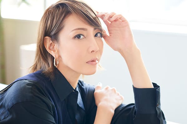 【柚希礼音】“カッコいい自分”から、ありのままの自分へ。宝塚トップの6年間で学んだ「いい仕事」の原点
