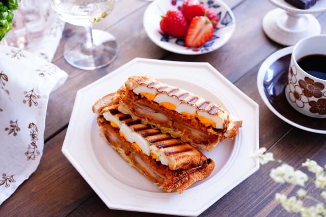 材料はコンビニでそろっちゃう!簡単&美味しい!アレンジホットサンド