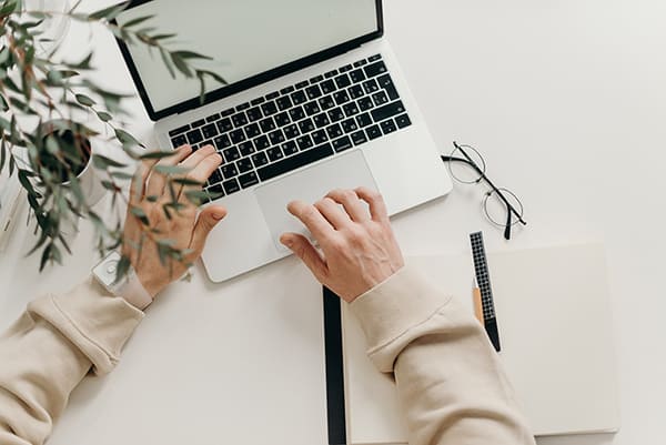 「自分らしさ探し」に疲れた人へ。苦しくなったときに“今すぐやめていい”3つのこと