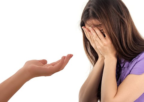 心の闇が深い人の心理・特徴7選!