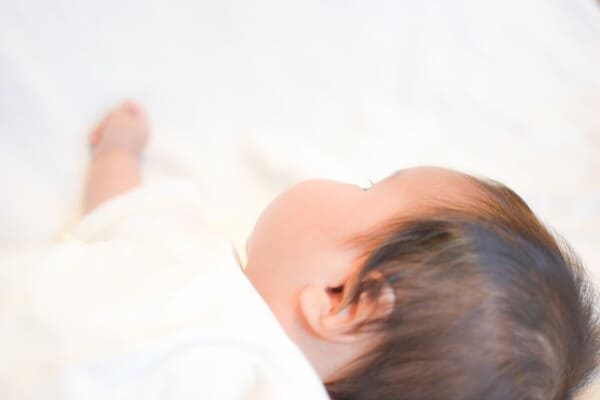 新生児・赤ちゃんの沐浴はいつまで?やり方や温度・洗い方も解説