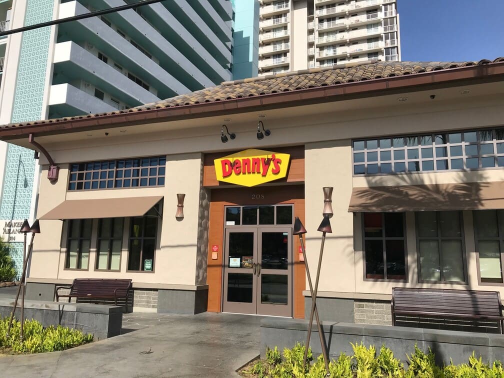 全米で愛され続ける「デニーズ ホノルル/Denny's HONOLULU」がワイキキにオープン!