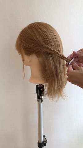 5分で完成♡人と被りたくない時はコレ!ひとくせが可愛いポニーテールアレンジ