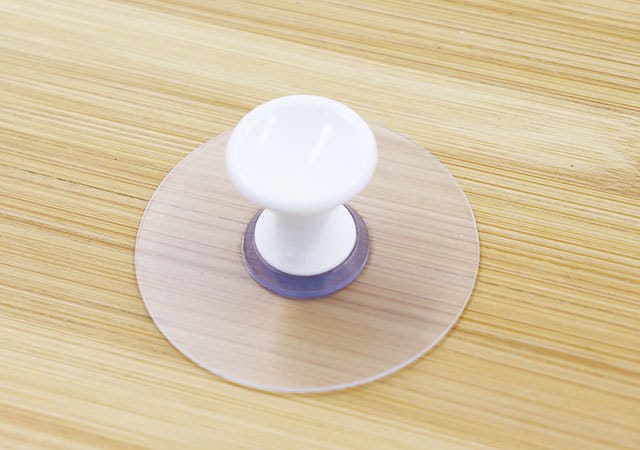キャンドゥでスゴいの見つけた!好きなところにペタッと貼り付け♡便利な収納グッズ