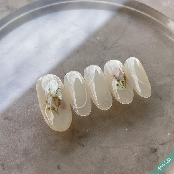 【ドライフラワーカラー】で作る大人ネイル特集 儚げでおしゃれな指先へ