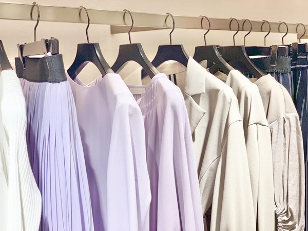 ブルベ冬の特徴と似合う服の色やコーディネート