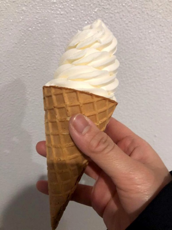 ワッフルコーンミルクバニラ