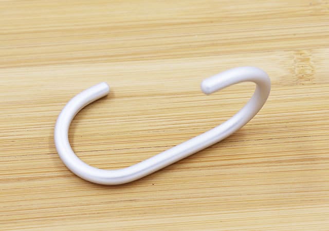 衣替えするならまずはキャンドゥへ!収納力が爆上がりする!ぐにゃっと曲がったS字フック