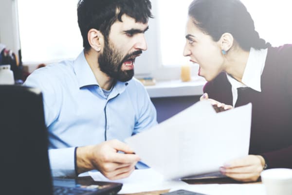 公私混同の意味とは?職場・仕事で公私混同する人への対処法も解説