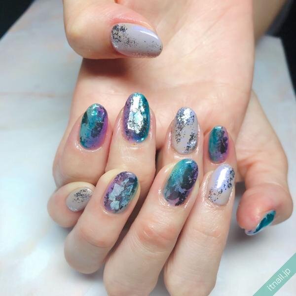 簡単オシャレな【 ホイルネイル 】ハンド&フット 8選
