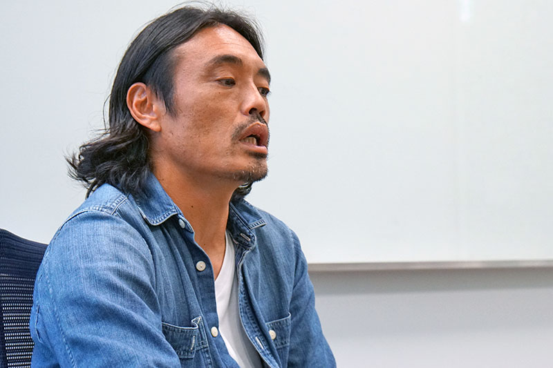 安彦考真さん「本業、自分」 超ポジティブな年俸0円Jリーガー