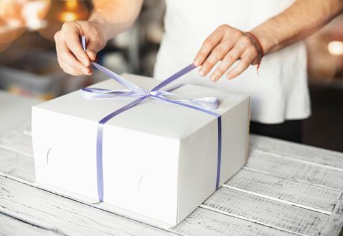 【結婚25周年】銀婚式におすすめのプレゼント・贈り物18選!お祝いの記念に!