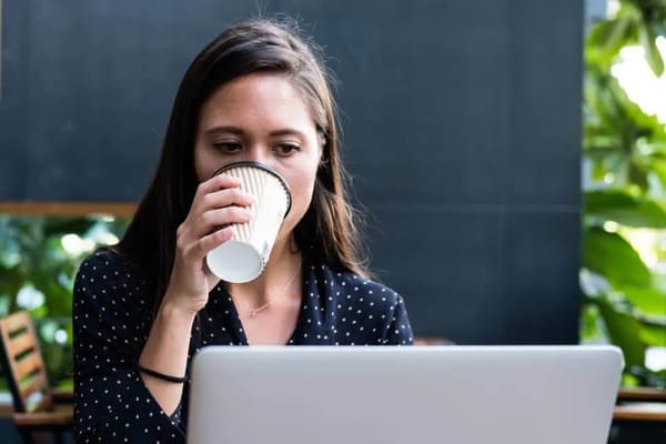 デキるビジネスパーソンがコーヒーを飲む理由!【生産性を上げる飲み方やおすすめのコーヒーを紹介】