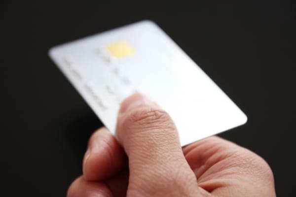 コンビニでクレジットカードは使える?サインは不要なの?