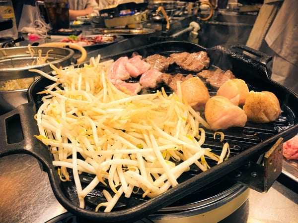 大阪・梅田で本場の絶品ホルモンを食べたいならココ!【焼肉ホルモン坂上】5.jpg