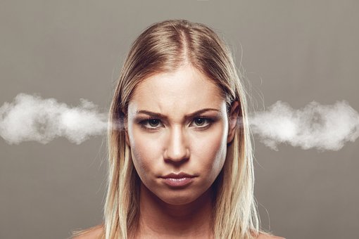心の闇が深い人の心理・特徴7選!