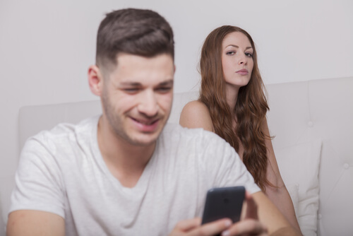 メールの返信が遅い男性の心理7選!返事が返ってこない理由とは!