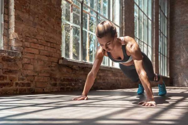 3.女性におすすめの自宅トレーニングメニュー!効果的に痩せる筋トレのやり方とは