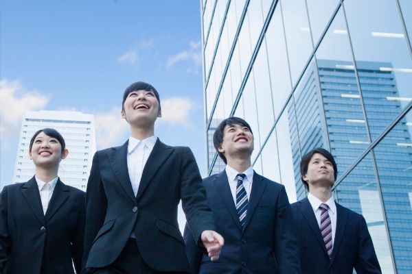 220代で投資を始めるメリットは?少額から将来に備えるおすすめ投資商品4選