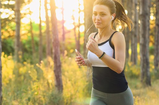 胸が大きい人の特徴と共通点7選!意外な悩みとは?