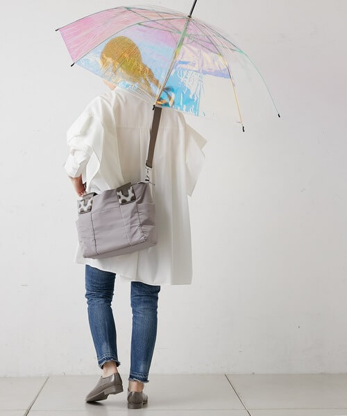 おしゃれして気分もアップ「雨の日コーデ」20選。大人カジュアルからきれいめまで
