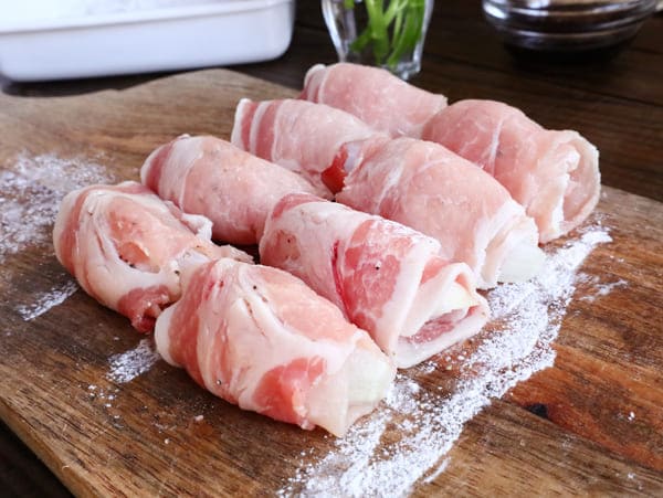 レンジとトースターで火を使わずにできる!にんにく醤油が決め手の「肉巻き玉ねぎのチーズ焼き」