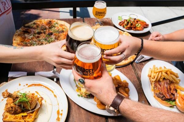 オンライン飲み会に使えるアプリ&ツール7選|在宅でも乾杯したい!