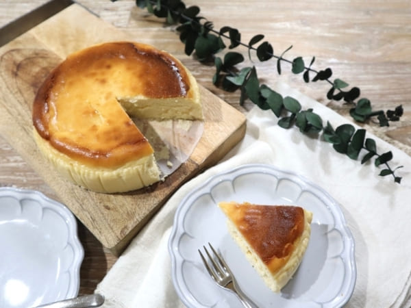 おうちカフェにぴったり♡ホットケーキミックスで簡単!失敗知らずのベイクドチーズケーキ
