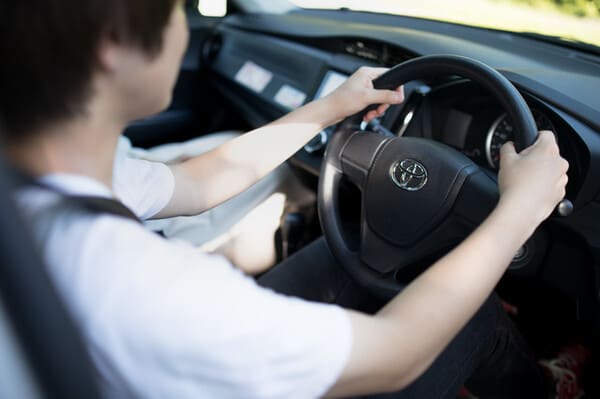 コンビニの駐車場を長時間使用するのは違法?罰金はとられる?