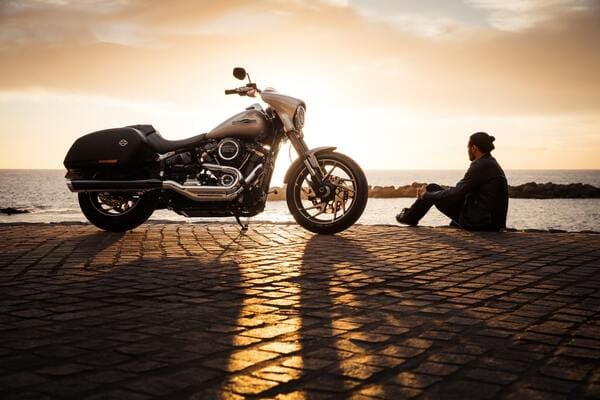 バイク好き芸能人ランキングTOP33|愛車やエピソードも紹介!
