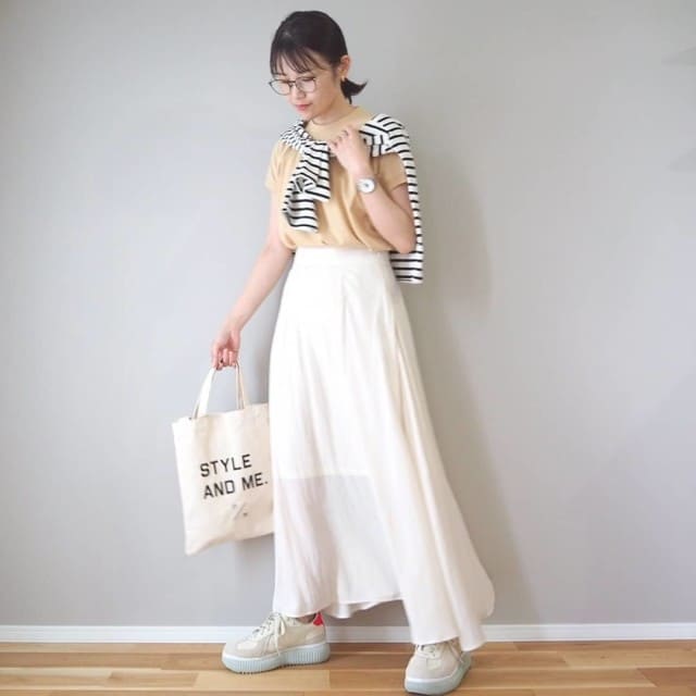 “スニーカー”でもキレイめは叶う!じつはオトナの夏服と好相性♡スニーカーコーデのコツ