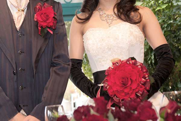 結婚式で発覚、新郎は新婦の叔母と過去に交際。当日まで気づかなかったワケは…