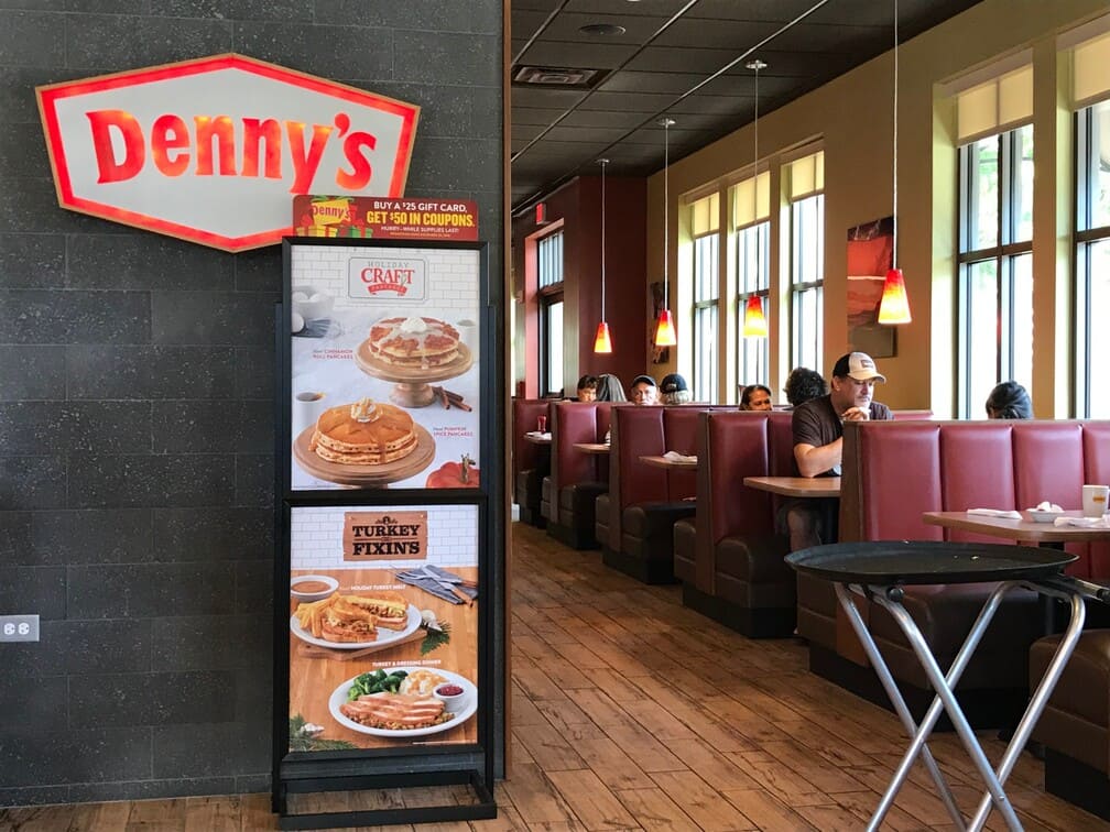 全米で愛され続ける「デニーズ ホノルル/Denny's HONOLULU」がワイキキにオープン!