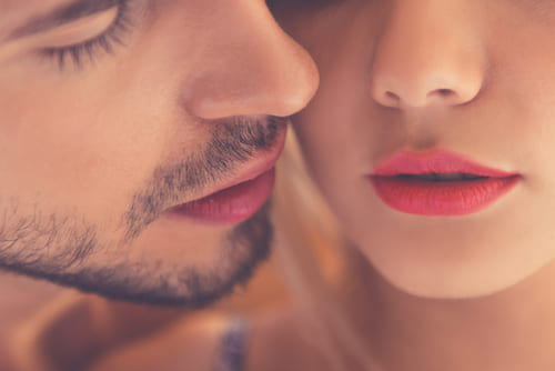 地味な女がモテる理由とは?男は派手な女とどっちが好き?