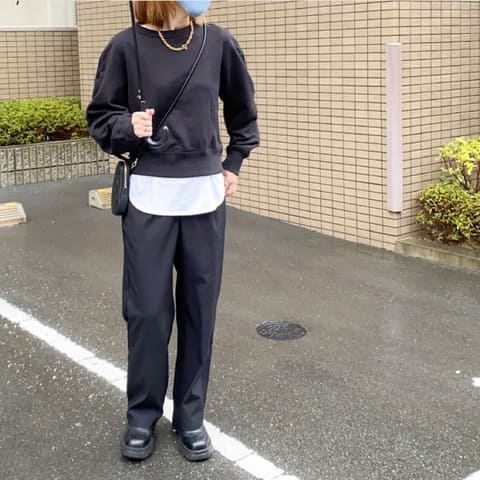 大人女子は「黒」一択!ユニクロキレイめスウェットで春のおすすめモノトーンコーデ