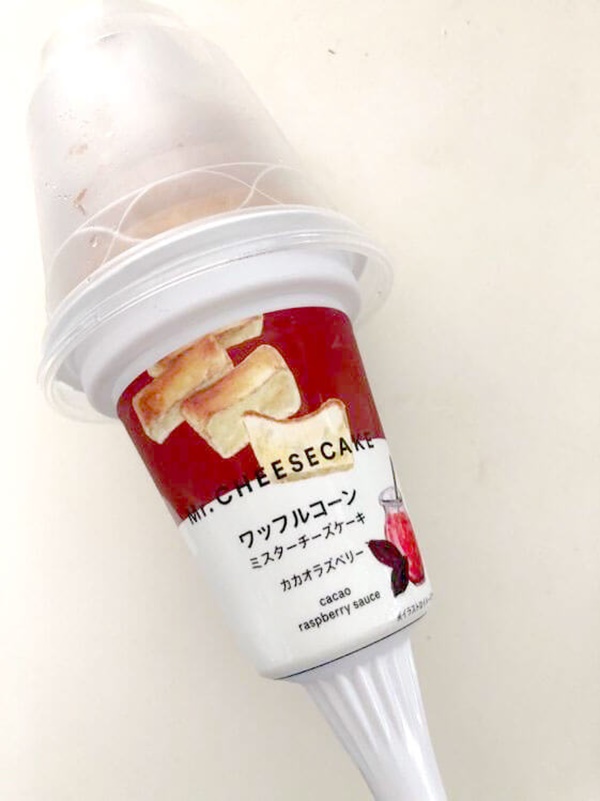 ワッフルコーン ミスターチーズケーキ カカオラズベリー