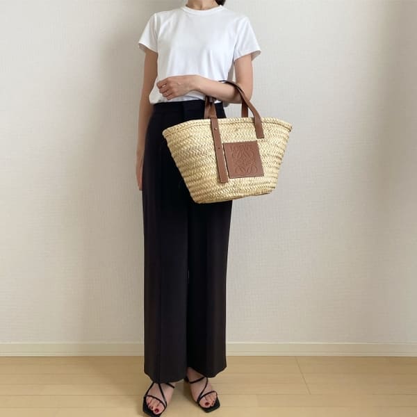 それ手抜きに見えてますよ!ユニクロユー「定番Tシャツ」で見るやりがちNG&女っぽOKコーデ
