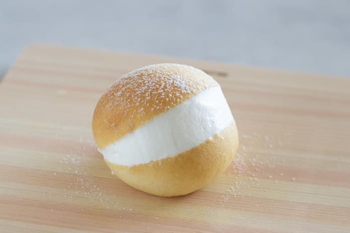 SNSで話題のスイーツパンがおうちで簡単に作れる!クリームたっぷり♡「マリトッツォ」