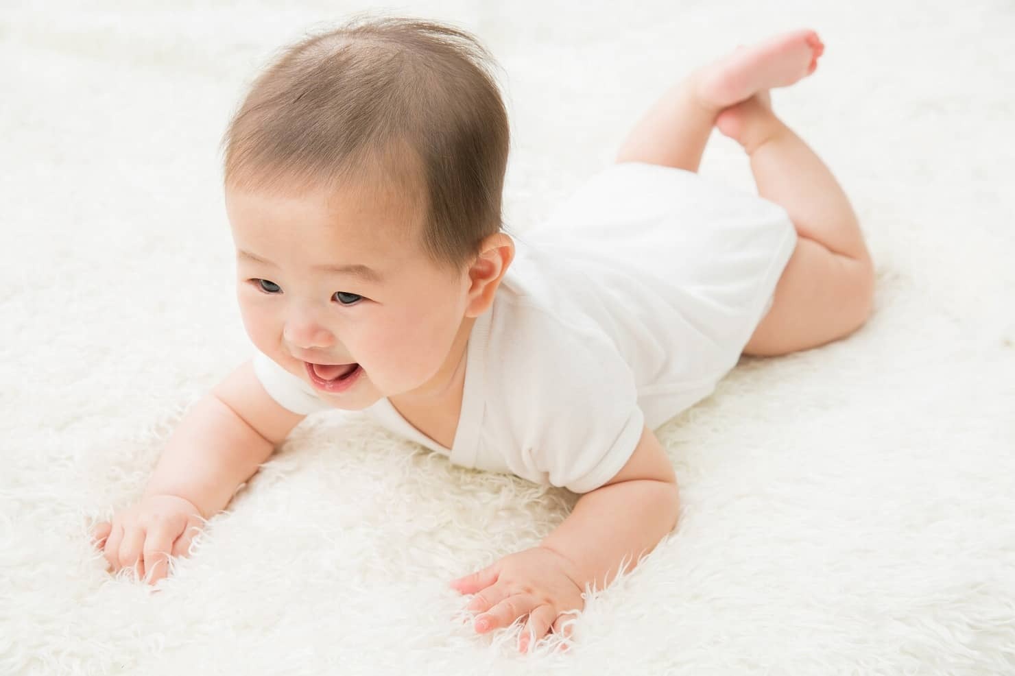赤ちゃんのゲップ出しはいつまで必要? 出し方や出ない時の対処方法