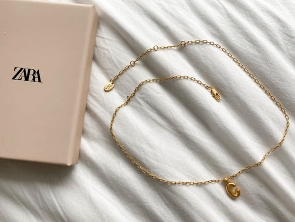 売り切れ前に急いで!おしゃれさんたちがこぞって買ってる♡ZARAのイニシャルアクセサリー