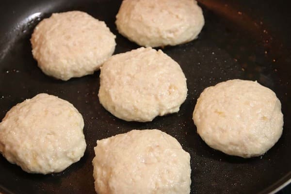 高タンパク低カロリー♡フライパンひとつで10分でできる!ふわふわ食感の豆腐つくね