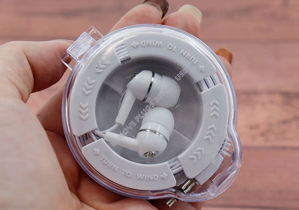 ダイソーで見つけたら買い!絡まってイラッ…を即解決!収納も持ち運びも1つで叶える便利グッズ