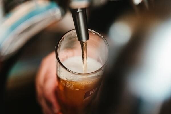 かっこいいお酒の名前35選|カクテル・ウィスキーなどジャンル別で紹介◎