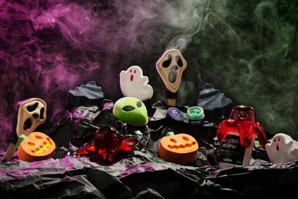 LUSHのハロウィンは怖くて可愛くて癒される...!こんな「バスナイト」はいかが。